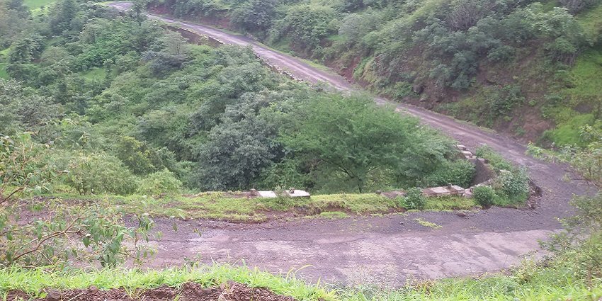 A picture of Bhandardara mountains that is a hidden treasure and a great spot for road trips.