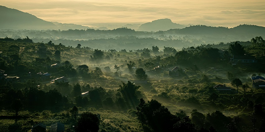 A beautiful view of sunrise at the Punthuk Setumbu, known for its viewscapes