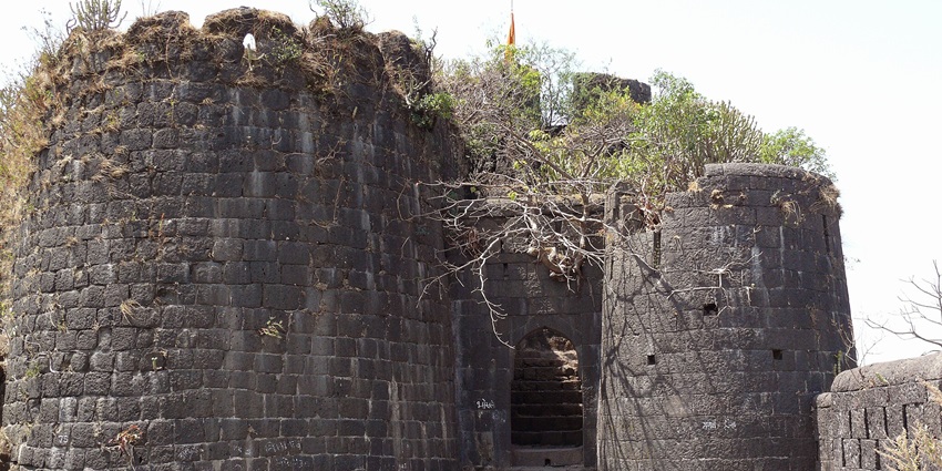 The entrance of Purandar Fort, featuring its old rocks, a famous place near Rajgad Fort.