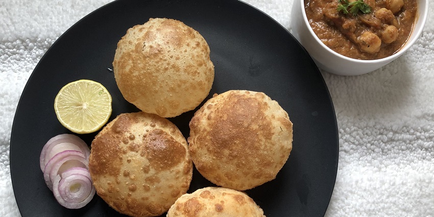 Puri chole is one of the most tempting and famous street food in Amritsar for travellers.