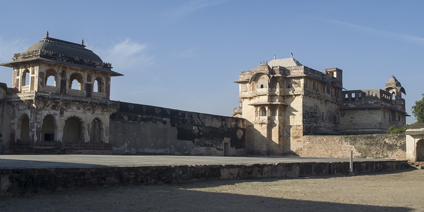Rani Vasa, the historic palace with beautiful carvings and Maratha heritage.