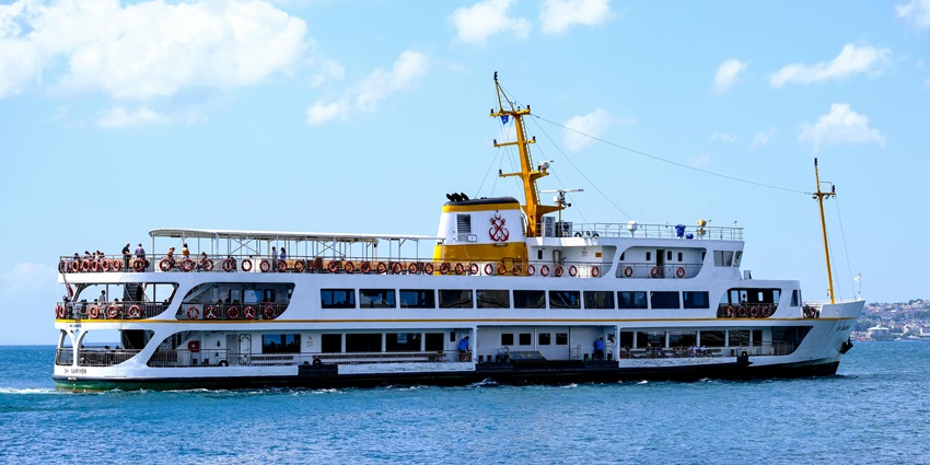 The cruise party in Bali features thrilling water activities and marine exploration.