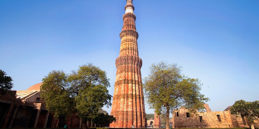 Qutub Minar is one of the top historical places to visit near Gurgaon for tourists.