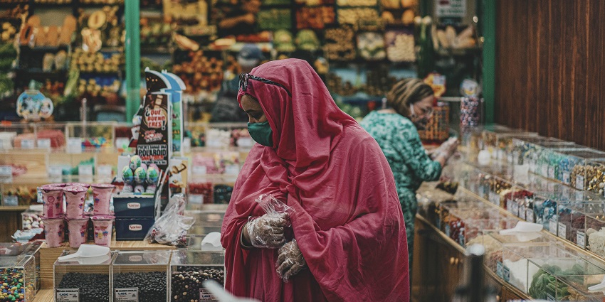 Qutub Plaza promises affordable street shopping in Gurgaon.