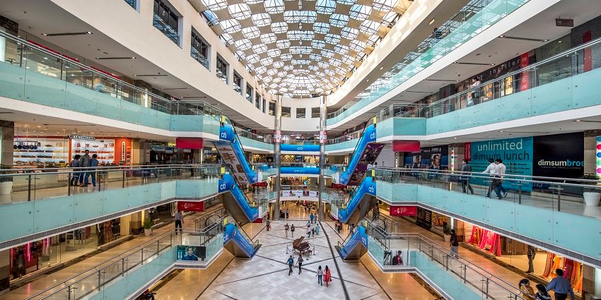 An evening at R City Mall which is the second biggest shopping mall in Mumbai.