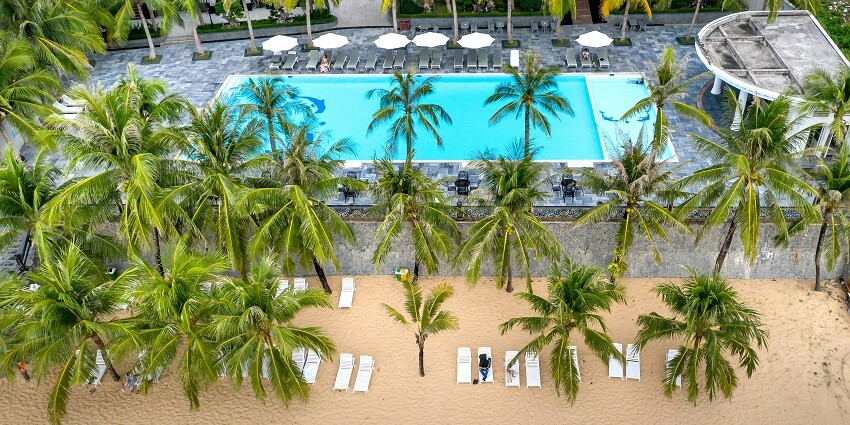 Comfortable hotel featuring modern rooms and convenient business facilities.