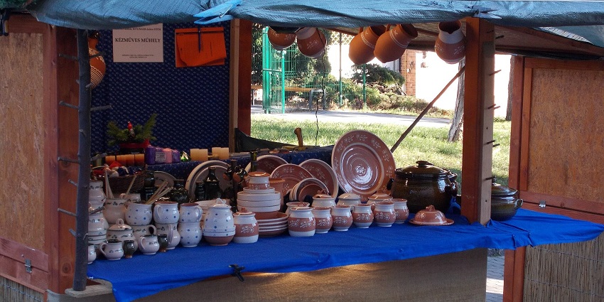 Raigad Bazaar, a place for shopping in Alibaug, sells handmade pottery