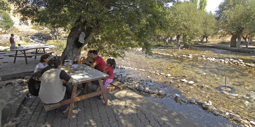 Tourists enjoying a picnic with family at Rajalbandha Picnic Spot.