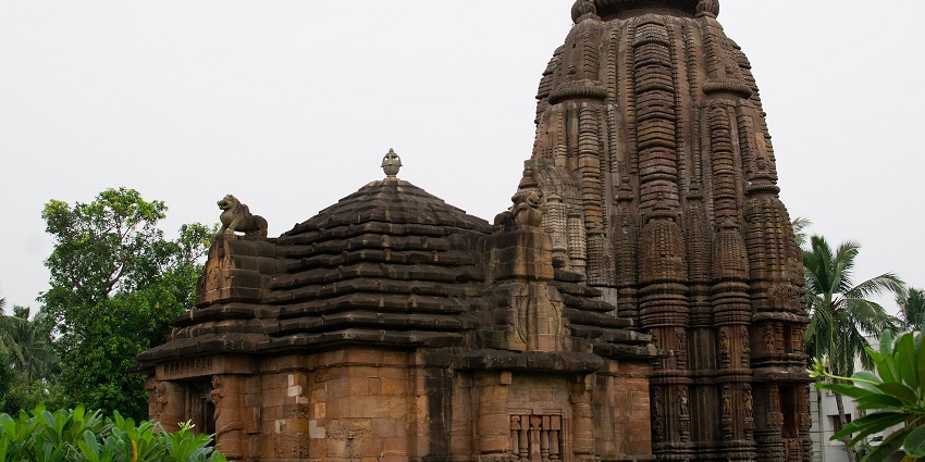 Offering panoramic views, the Rajarani Temple is a must-visit near Odisha State Museum.