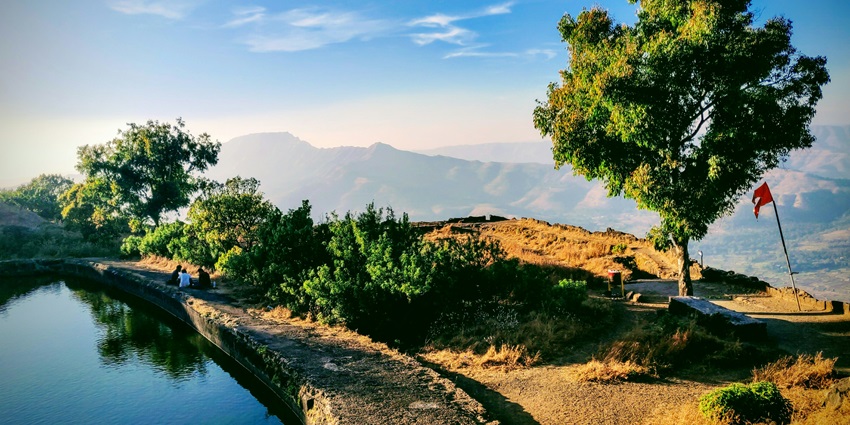 An image of the Rajgad Fort, which is known to be the biggest Fort in Maharashtra.