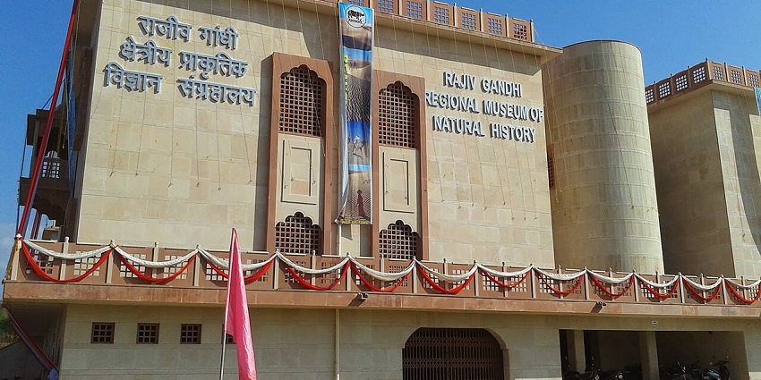 An outer view of the Rajiv Gandhi Regional Museum of Natural History entrance gate.
Viewers of this file can see comments and suggestions