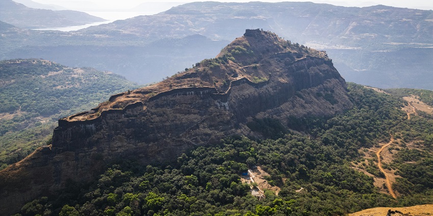 A picture of Rajmachi surrounded by green hills, one of the best attractions near Matheran.