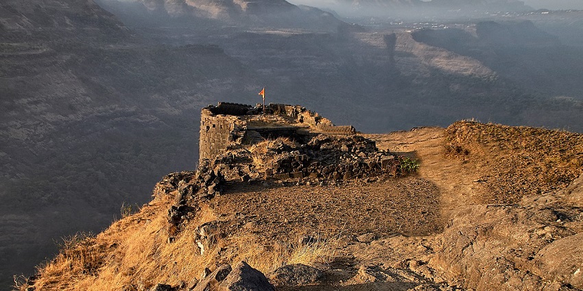 A picture of among the popular trekking places in Mumbai for one day–Rajmachi Fort.
