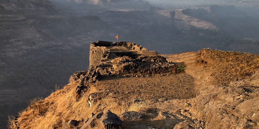 Hill forts in Maharashtra include Rajmachi Fort that exudes historical galore.
