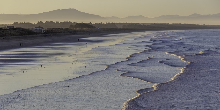 A breathtaking sunset paints Rajodi Beach, one of the places to visit in Virar, in vibrant hues.