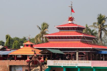 Devotees at the Maa Chhinnamasta Temple or Rajrappa Temple in Rajrappa, Jharkhand.