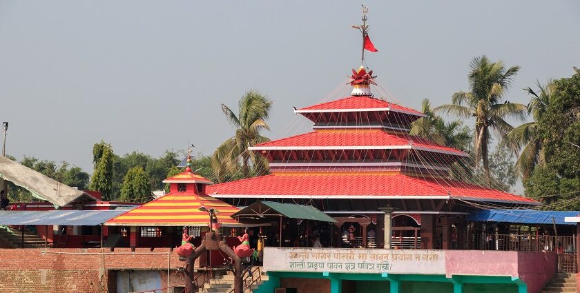 Devotees at the Maa Chhinnamasta Temple or Rajrappa Temple in Rajrappa, Jharkhand.