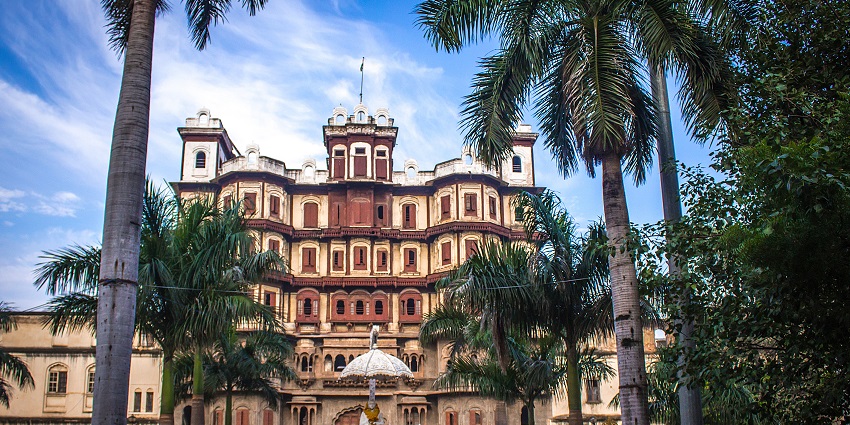 Front view of the historic Rajwada Palace, showcasing its intricate architecture.