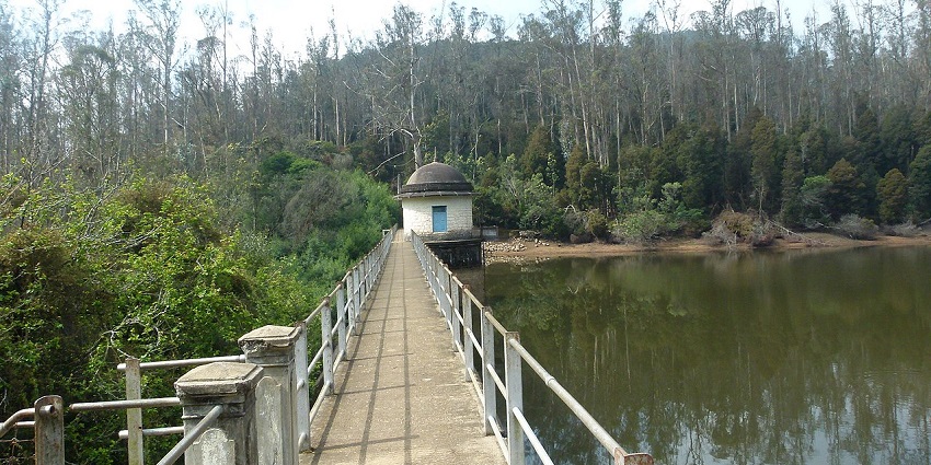 Places to visit near Coonoor feature a dam, ideal for picnics and nature walks near water.