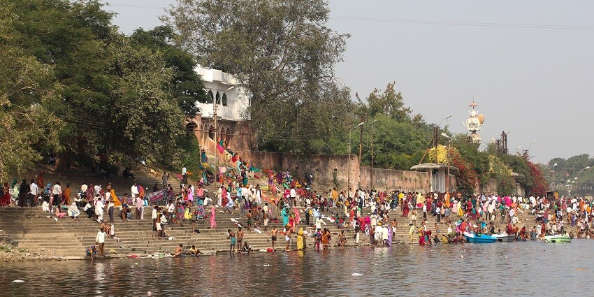 View of the Ram Ghat facing the Kshipra River, one of the best places to visit in Ujjain.