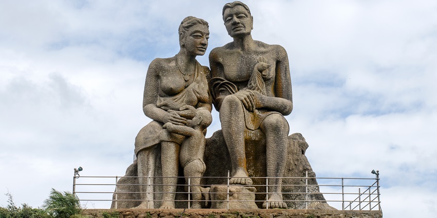 A glimpse of the iconic Kuravan & Kurathi Statue in Ramakkalmedu, Tamil Nadu.