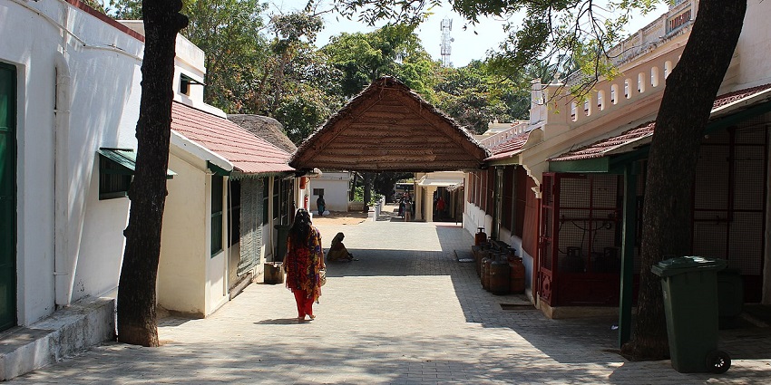 Places to visit near Arunachalam Tamil Nadu include an ashram of Ramana Maharshi.