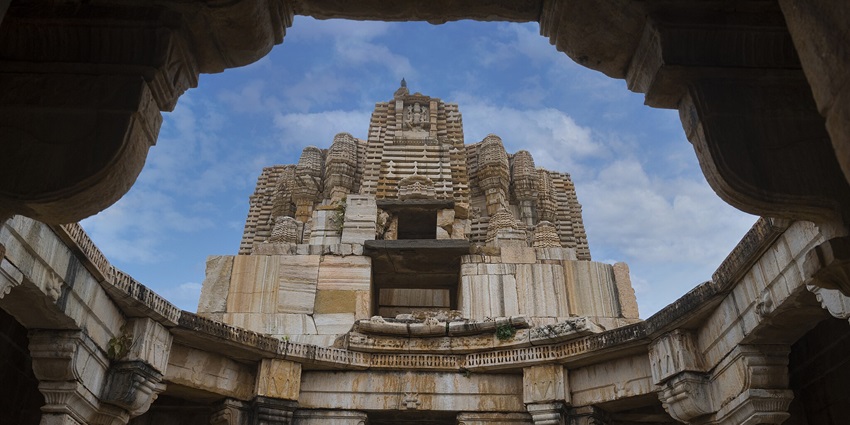 A panoramic view of Ramar Patham, a holy temple in Tamil Nadu with spiritual significance.