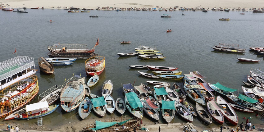 One of the places to visit in Nashik is Ramkund, a sacred ghat on the Godavari River.