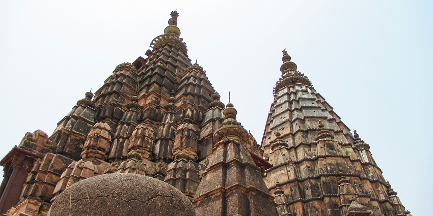 Ramling Temple is one of the popular Shiva temples in Maharashtra that attracts devotees