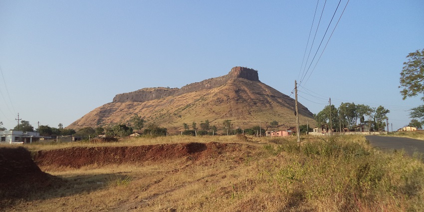 The Ramsej fort, perched on top of a hill surrounded by scanty fields.