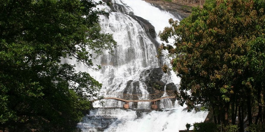 Randha Falls is a breathtaking waterfall that is ideal for exploring and photography.