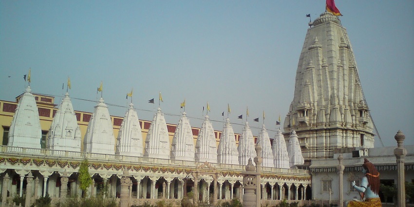 Exterior of the Rani Sati Temple in Jhunjhunu with its decorative architectural elements.