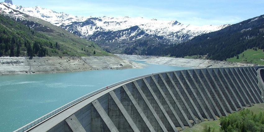 An image of Ranjit Sagar Dam, a serene place with calm waters and lush surroundings.