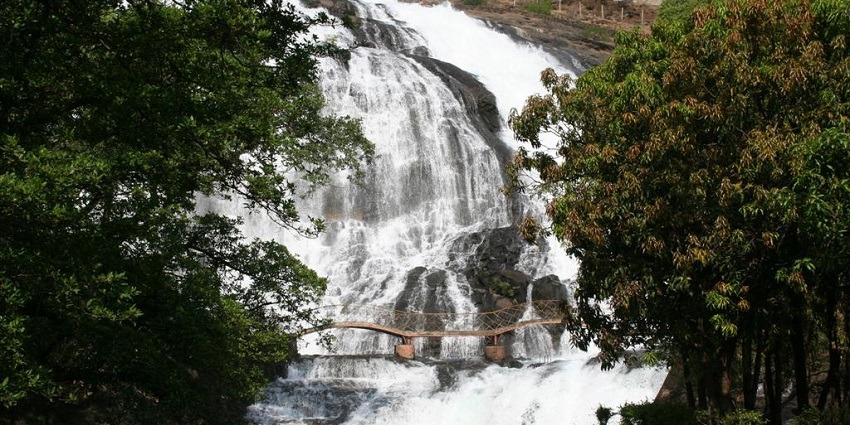 Water sports are one of the best things to do in Bhandardara