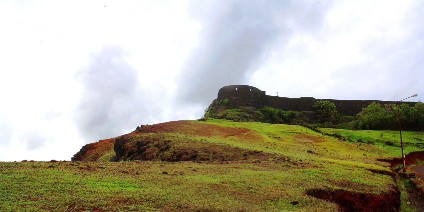 The Ratnadurga Fort is one of the best places to visit near Ratnagiri, Maharashtra.