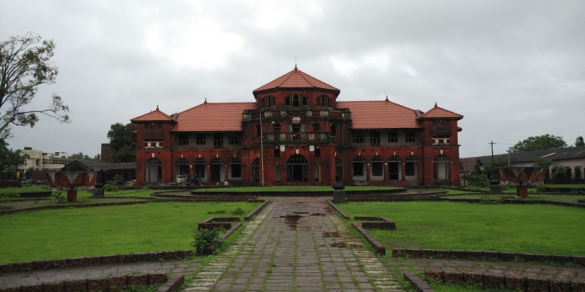 Ratnagiri has stunning beaches, forts, and famous Alphonso mangoes await