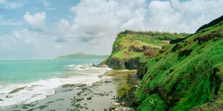 Ratnagiri, the town of greenery, is one of the best places to visit near Ganpatipule.