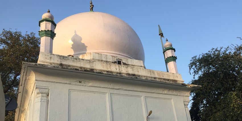 Raudat Tahera is a hidden gem among all the places to visit near Mumbai Central