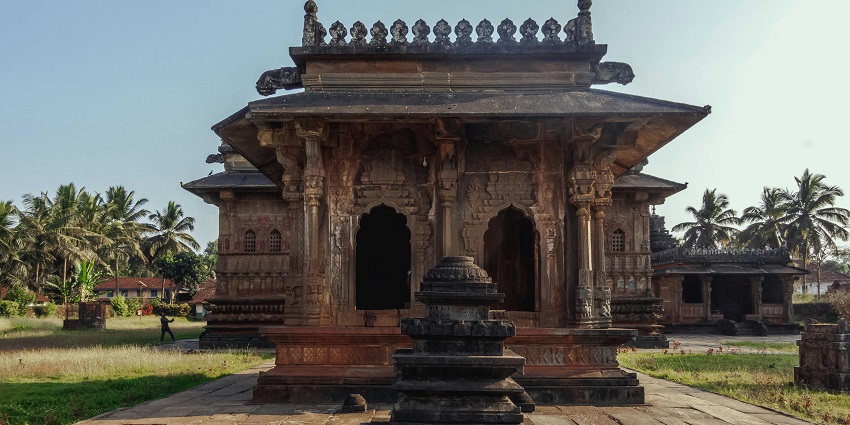 An ancient Hindu temple with carvings, showcasing important Ravana temples in Tamil Nadu architecture.
