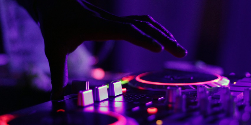 Thumping Neon DJ party organised at the Red Carpet NYE