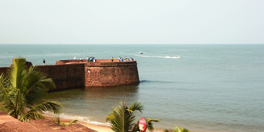 Reis Magos Fort offers scenic river views and history, a top place to visit near Aguada Fort.