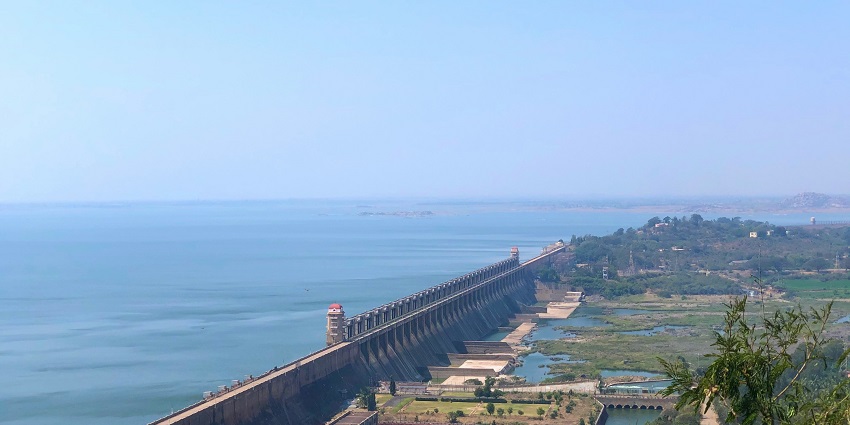 Tungabhadra Dam, a scenic spot with lush greenery and a serene atmosphere for all.