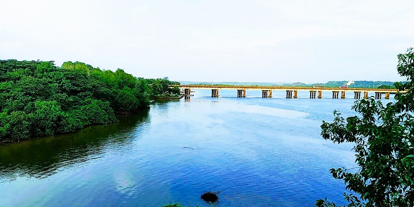 Calm waters of the Netravathi River offer one of the most peaceful things to do in Dharmasthala.