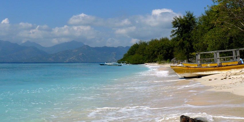 Relaxing on sandy shores of Gili Meno is one of the top things to do in Gili islands.