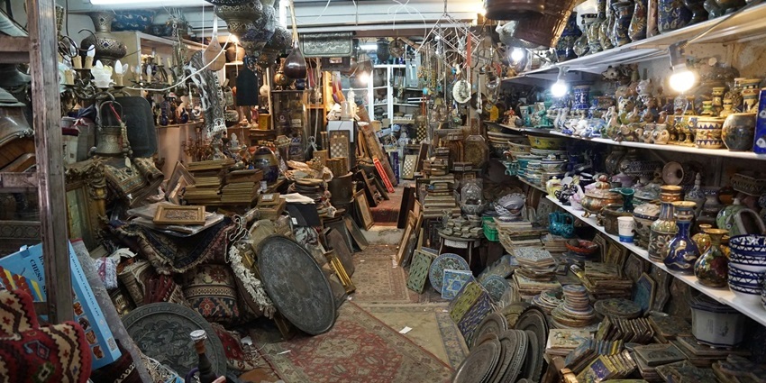 Visit the Quorio City Antiques Shop, one of the best things to do in MG Road Bangalore for vintage lovers