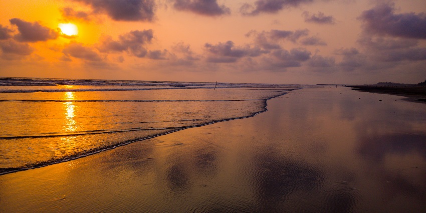 njoy peaceful strolls on Revdanda Beach, a popular destination near Revdanda Fort.