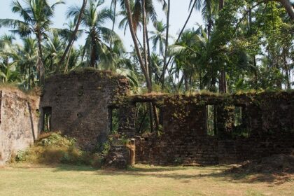 A glimpse of a famous tourist attraction in Maharashtra surrounded by lush greenery.