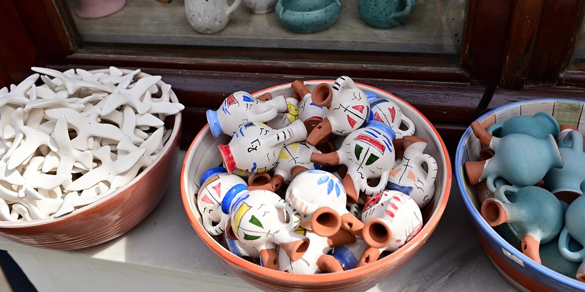 Handmade pottery and household items for shopping at Alibaug for an extravaganza