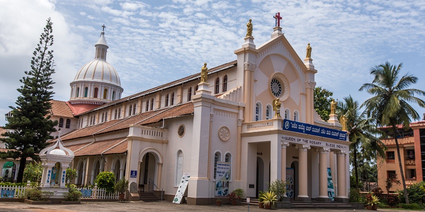 Rosario Cathedral, the best place to visit in Mangalore, the historic church for all.