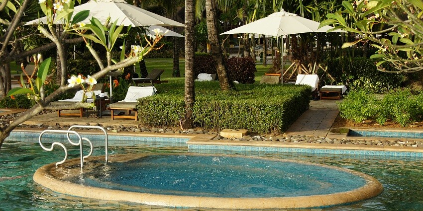 An image of a scenic resort providing leisure activities and luxurious accommodations.
